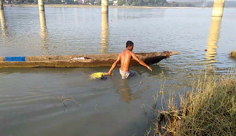 नारायणीमा हाम फालेका युबकको जीवितै उद्धार